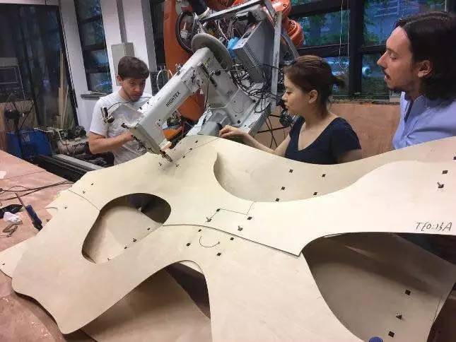 世界首座改性塑料步行桥3D打印完成