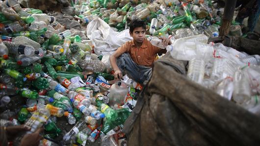 全球生产的90亿吨塑料中约70%成为垃圾