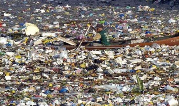 海洋塑料垃圾处理新途径：做成可回收化妆品容器