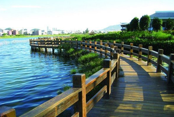 鼓浪屿燕尾山生态公园现塑料和秸秆制共挤木塑材料