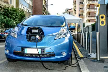 新能源车发展促进汽车模具市场发展