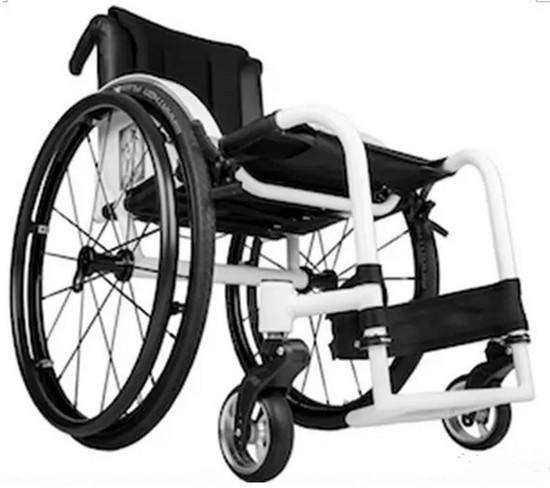 碳纤维增强复合材料脚轮减少颠簸 改善残疾人轮椅使用体验