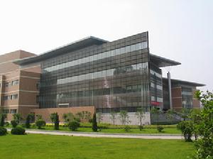 浙江理工大学举行有关聚酯与聚酰胺工业丝制备技术报告会