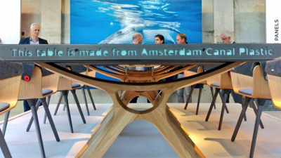 荷兰开始回收塑料垃圾来制造办公桌