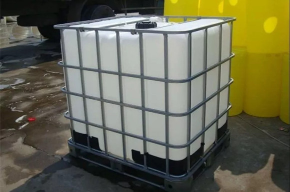 亨内基公司用模块化中型散装容器站生产聚氨酯 