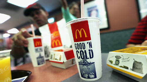 麦当劳将逐步淘汰使用塑料吸管 