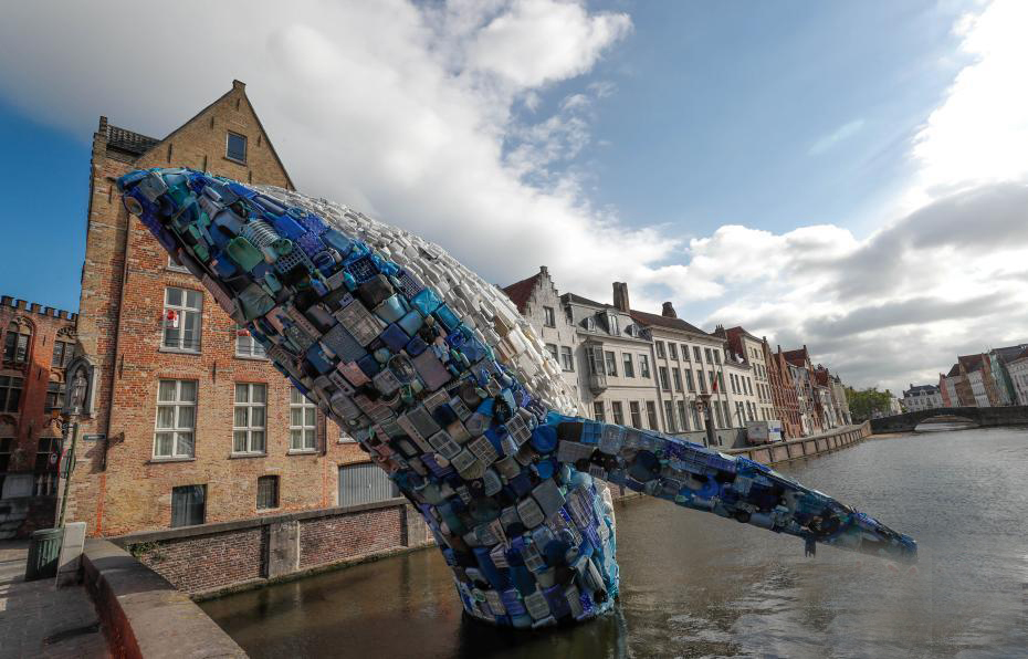5吨塑料垃圾造鲸鱼雕塑 呼吁关注海洋环境问题