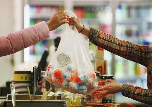 七家职总超市便利店今起塑料袋收费