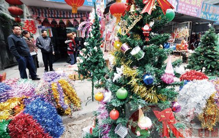 中国德富塑料网最新资讯：圣诞来了 劣质塑料圣诞树又狂了