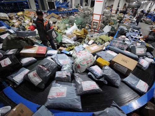 中国德富塑料网最新资讯：黑色快递袋多是回收塑料 易染细菌