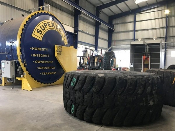 超渡巨型OTR工程轮胎翻新工厂投入运营