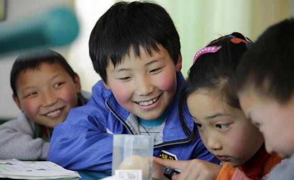 “塑料实验室”助力青少年了解再生资源