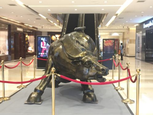 北京金融街购物中心大金牛疑似塑料制成