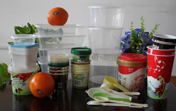 著名塑料包装商推出了新款注塑带勺食品包装盒