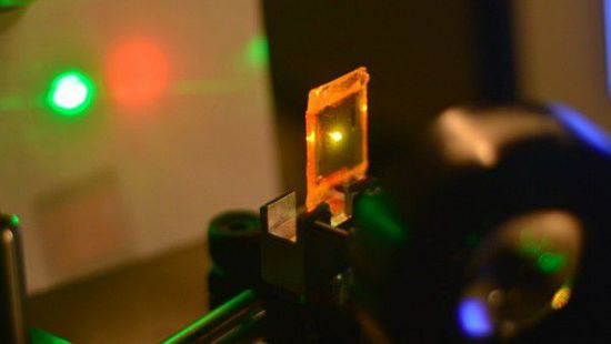中国德富塑料网最新资讯：新型液晶弹性体打造“橡胶激光器”