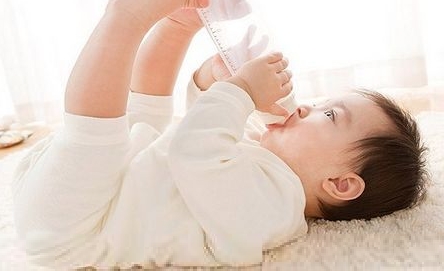 中国德富塑料网最新资讯：宝宝与塑料奶瓶亲密接触最好不要超三月