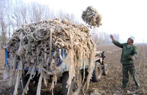 【中国德富塑料网】新疆农业生产将告别超薄农田地膜