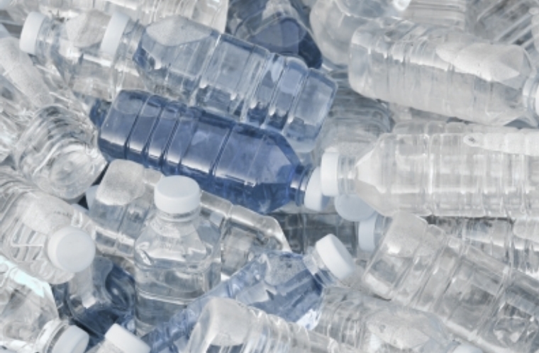 新研究可以在热灌装瓶中使用50%的回收PET
