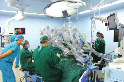 解放军兰州总医院外科手术步入“机器人+”新时代