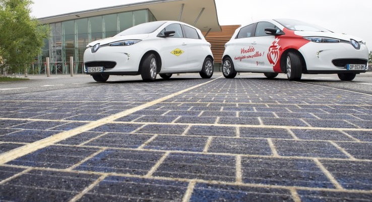 世界首条太阳能公路在法国落成通车